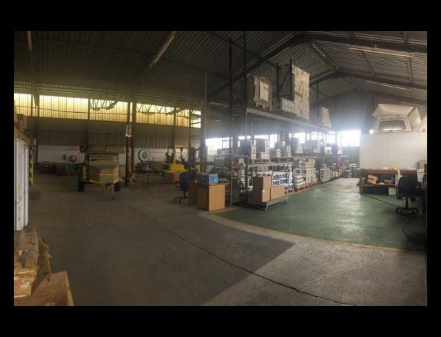 520M² WAREHOUSE TO LET IN ANDERBOLT